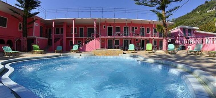 Pink Palace Hostel:  CORFÚ