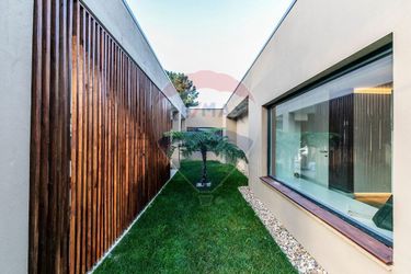 Hotel Modern 4-Bed Villa 4K Beach 30K Lisbon Corroios: Photo 