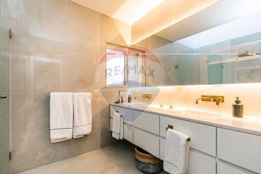 Hotel Modern 4-Bed Villa 4K Beach 30K Lisbon Corroios: Photo 