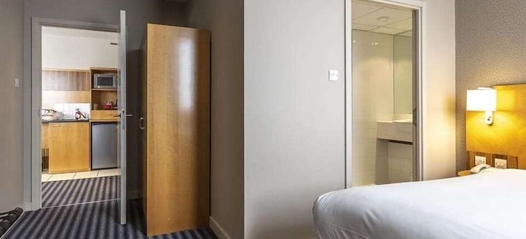 Ramada Hotel &Amp; Suites By Wyndham Coventry Coventry: Foto 