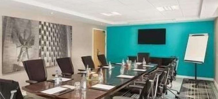 Ramada Hotel &Amp; Suites By Wyndham Coventry Coventry: Foto 