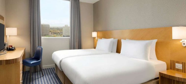 Ramada Hotel &Amp; Suites By Wyndham Coventry Coventry : Photo 