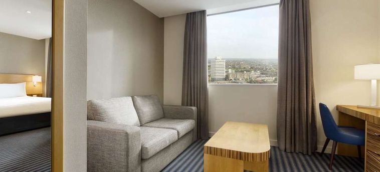 Ramada Hotel &Amp; Suites By Wyndham Coventry Coventry: Foto 