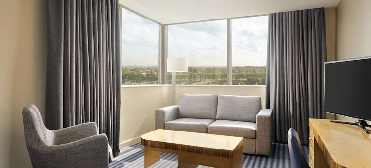 Ramada Hotel &Amp; Suites By Wyndham Coventry Coventry: Foto 