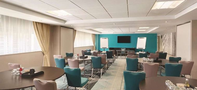 Ramada Hotel &Amp; Suites By Wyndham Coventry Coventry: Foto 