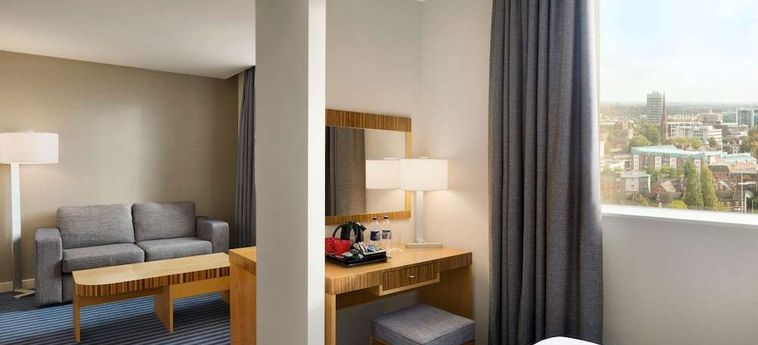 Ramada Hotel &Amp; Suites By Wyndham Coventry Coventry: Foto 