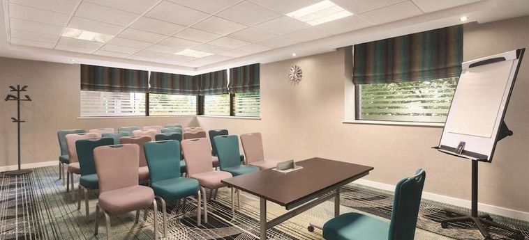 Ramada Hotel &Amp; Suites By Wyndham Coventry Coventry: Foto 