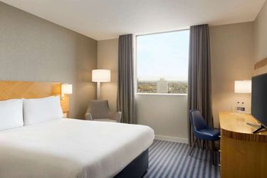 Ramada Hotel &Amp; Suites By Wyndham Coventry Coventry: Photo 
