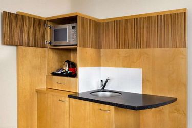 Ramada Hotel &Amp; Suites By Wyndham Coventry Coventry: Photo 