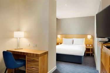 Ramada Hotel &Amp; Suites By Wyndham Coventry Coventry: Photo 