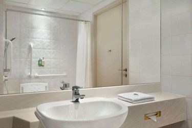 Ramada Hotel &Amp; Suites By Wyndham Coventry Coventry: Photo 