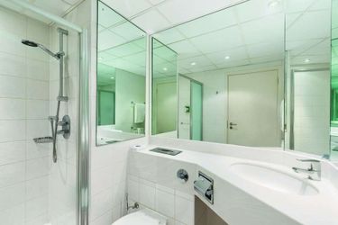Ramada Hotel &Amp; Suites By Wyndham Coventry Coventry: Photo 
