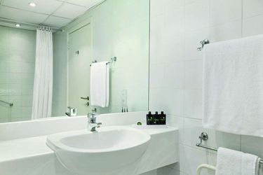 Ramada Hotel &Amp; Suites By Wyndham Coventry Coventry: Photo 