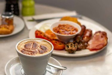 Ramada Hotel &Amp; Suites By Wyndham Coventry Coventry: Photo 