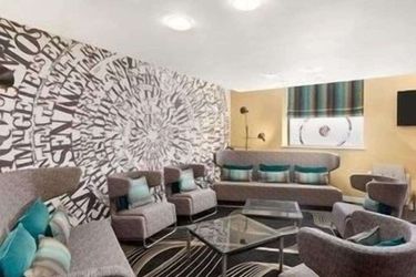 Ramada Hotel &Amp; Suites By Wyndham Coventry Coventry: Photo 