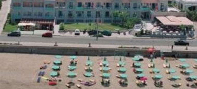 Beach Hotel Flisvos:  CRETA