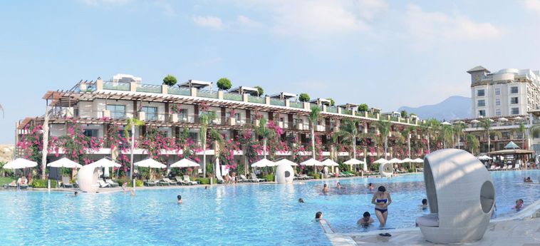 Cratos Premium Hotel & Casino & Port & Spa:  CYPRUS
