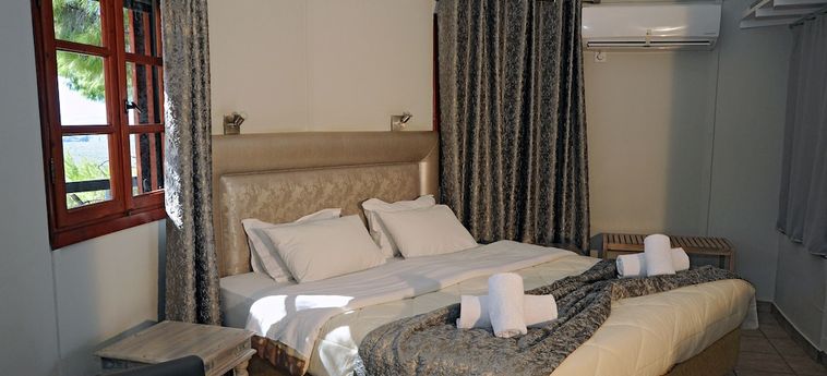 Hotel Chrissa Camping Rooms &Amp; Bungalows Delphi : Photo 