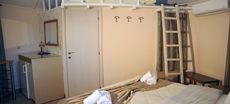 Hotel Chrissa Camping Rooms &Amp; Bungalows Delphi : Photo 