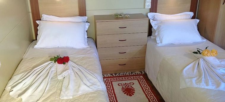 Hotel Chrissa Camping Rooms &Amp; Bungalows Delphi : Photo 