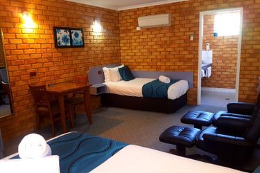 Hotel Centrepoint Motel:  DENILIQUIN - NEW SOUTH WALES