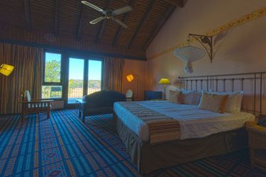 Hotel Hwange Safari Lodge:  DETE