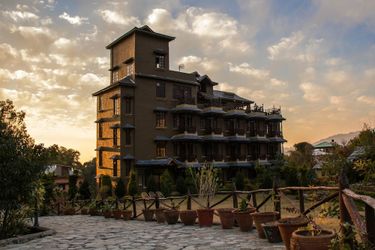 Hotel Blossoms Village Resort:  DHARAMSHALA