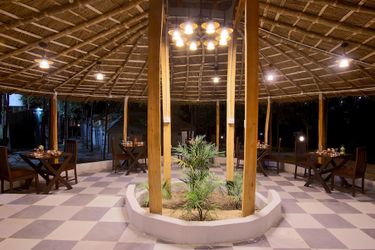 Hotel Dev Bhoomi Farms & Cottages:  DHARAMSHALA