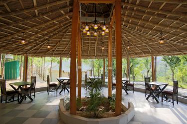 Hotel Dev Bhoomi Farms & Cottages:  DHARAMSHALA