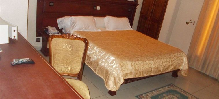 Hotel Vallee Des Princes:  DOUALA