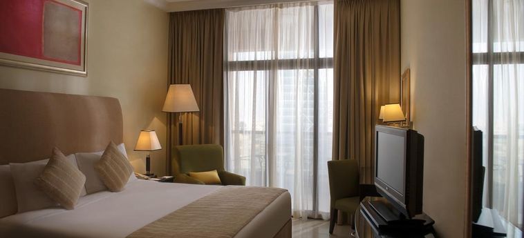 Two Seasons Hotel & Apartments:  DUBAI