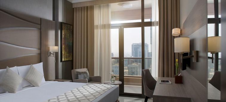 Two Seasons Hotel & Apartments:  DUBAI