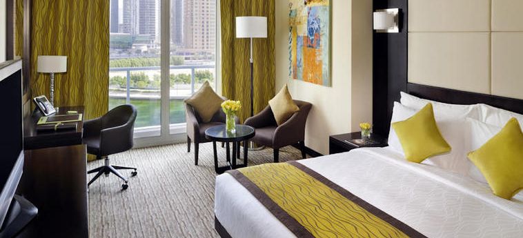 Movenpick Hotel Jumeirah Lakes Towers:  DUBAI