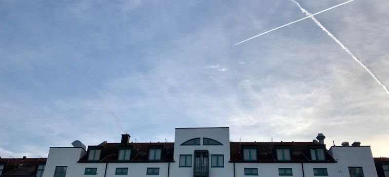 Hotel Holiday Inn Dusseldorf - Hafen:  DUESSELDORF