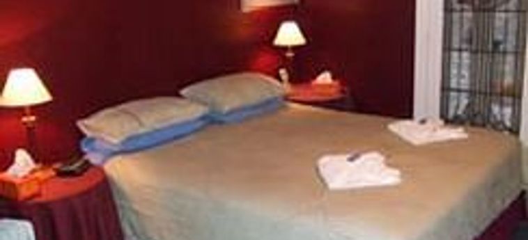 Hotel Hulmes Court Bed & Breakfast:  DUNEDIN