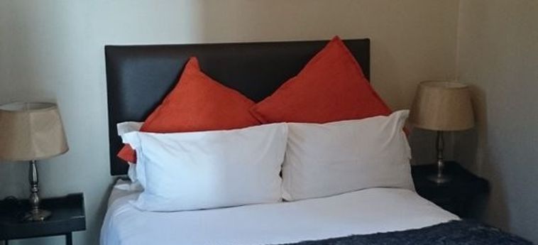 Hotel Bentley Lodge And Lifestyle:  DURBAN