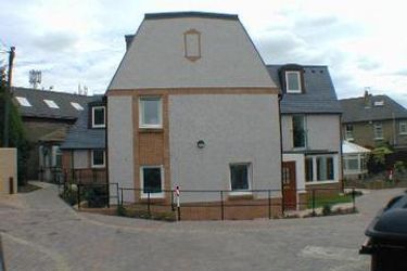 Featherhall Garden Court Apartments:  EDINBURGH