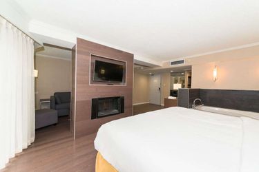 Hotel Holiday Inn Express Edmonton Downtown (.):  EDMONTON