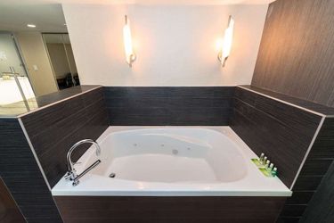 Hotel Holiday Inn Express Edmonton Downtown (.):  EDMONTON