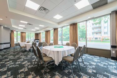 Hotel Holiday Inn Express Edmonton Downtown (.):  EDMONTON