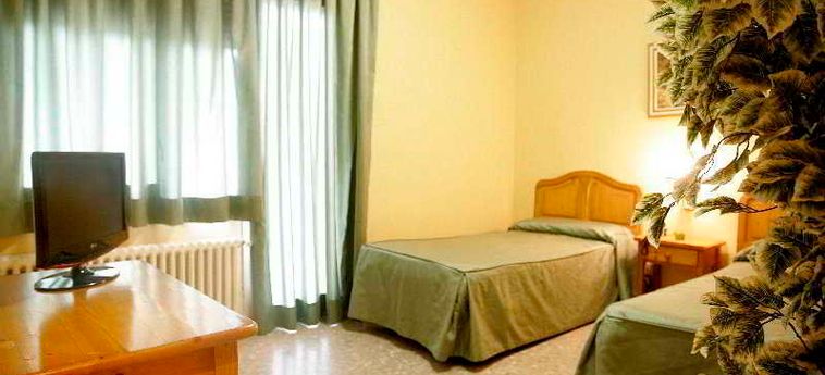Hotel Hostal Del Senglar:  ESPLUGA DE FRANCOLI - TARRAGONA