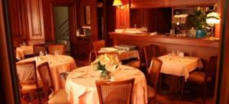 Hotel Restaurant La Cruche D'or:  ESTRASBURGO