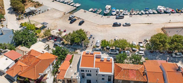 Hotel La Perla | Petries Suites Eubee : Photo 