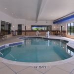 Hotel HOLIDAY INN EXPRESS & SUITES FAIRMONT