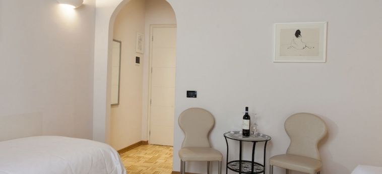 Casa Tornabuoni Bed & Breakfast:  FLORENCE