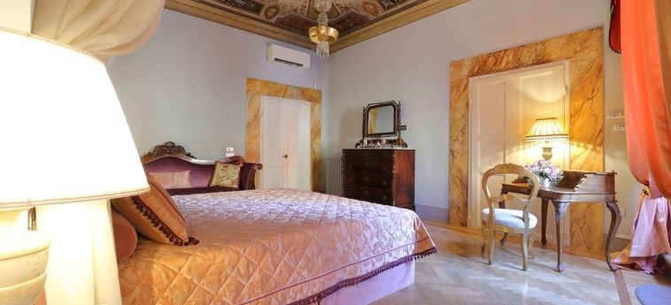 Hotel Piazza Pitti Palace:  FLORENCE