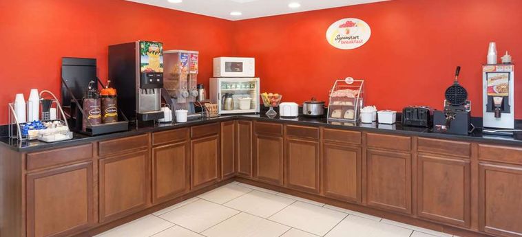 Hotel Travelodge By Wyndham Fort Wayne North Fort Wayne (In) : Photo 