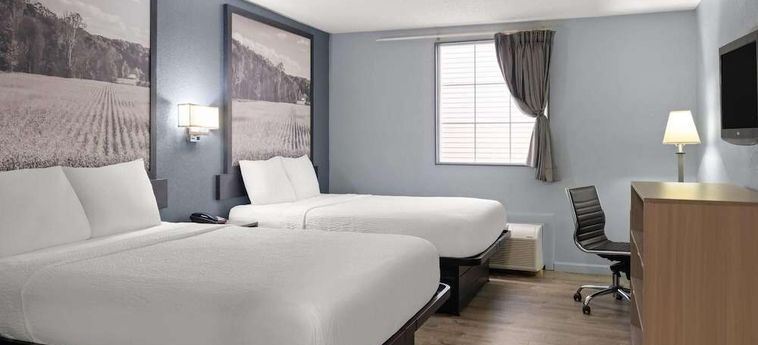 Hotel Super 8 By Wyndham Fort Wayne Fort Wayne (In): Photo 
