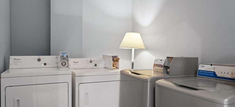 Hotel Super 8 By Wyndham Fort Wayne Fort Wayne (In): Photo 