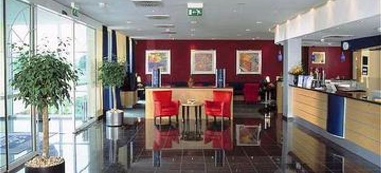Hotel Holiday Inn Express Frankfurt Airport:  FRANCFORT